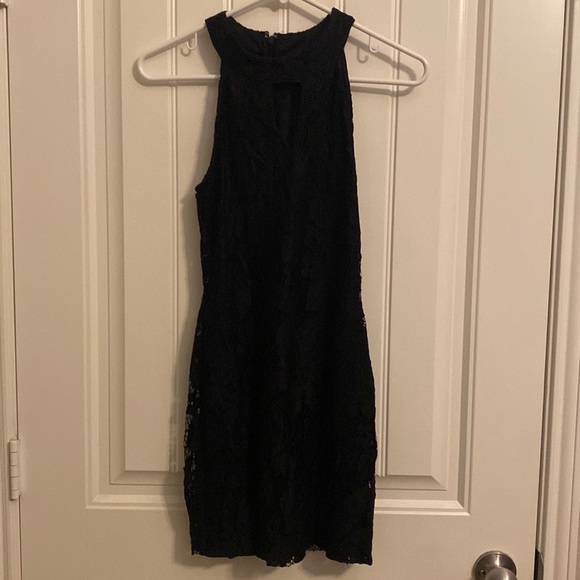 Speechless Dresses & Skirts - Speechless small Women’s black lace short dress with keyhole top